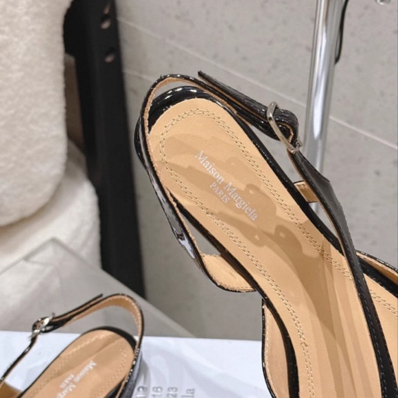 MM6 Maison Martin Margiela Glossy Black Tabi Slingback Heels - Picture 4 of 9